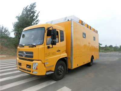 廂長6.4米東風(fēng)天錦 餐車